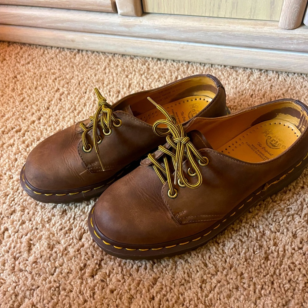Dr Martens | vintage made in England | brown, size 9 | original laces.